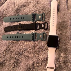 apple watch series 3 comes with case bands and charger